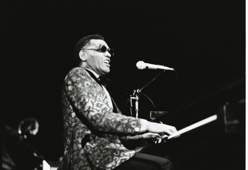 <h1>Díner Tamás fotóján Ray Charles</h1>-