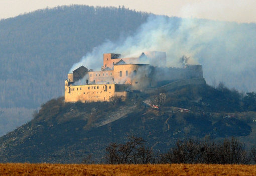 <h1>Épp a szlovák választás napján égett rommá Krasznahorka</h1>-